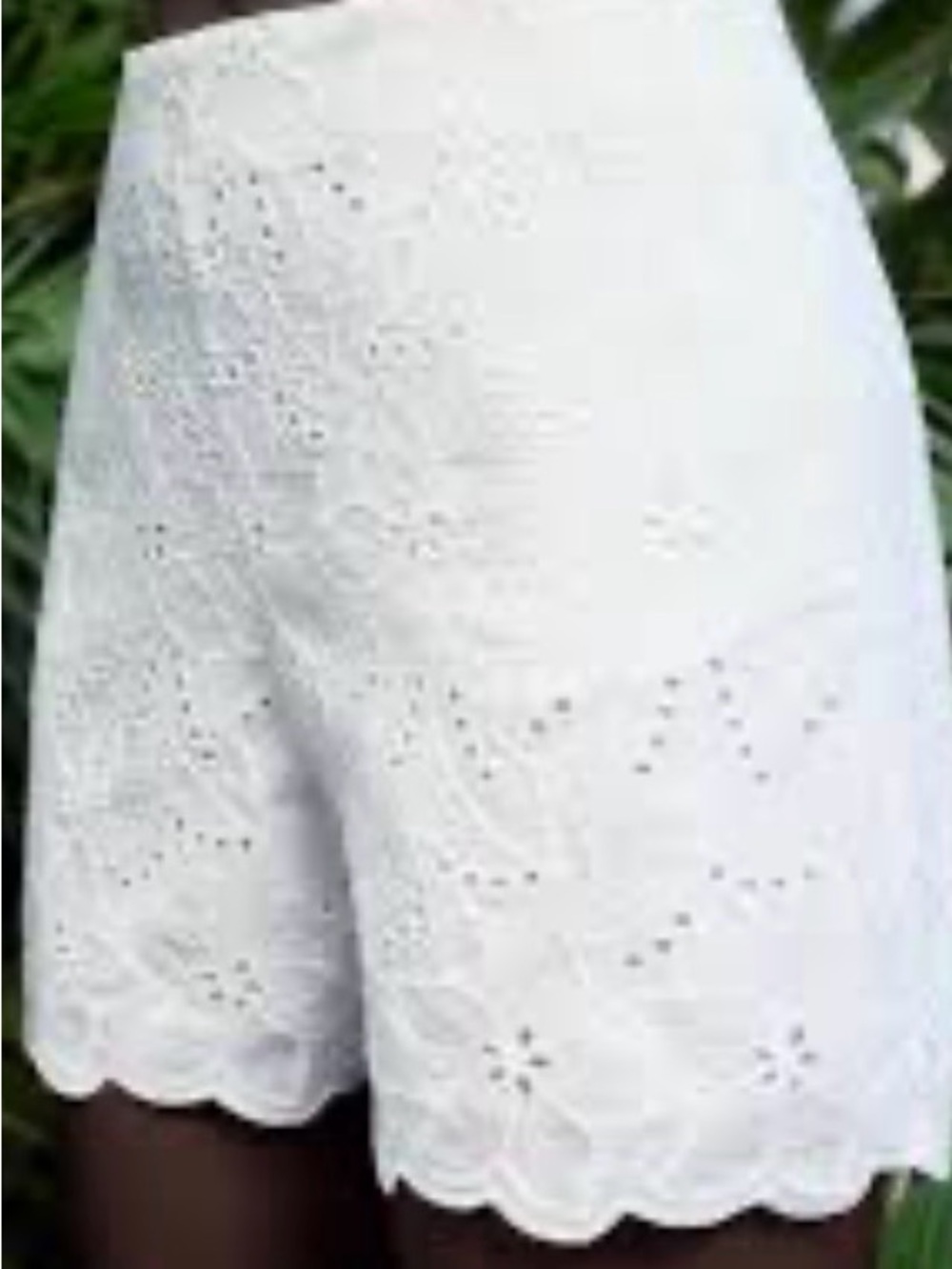 Zara White Eyelet High-Waist Scalloped Shorts Size Large NWT